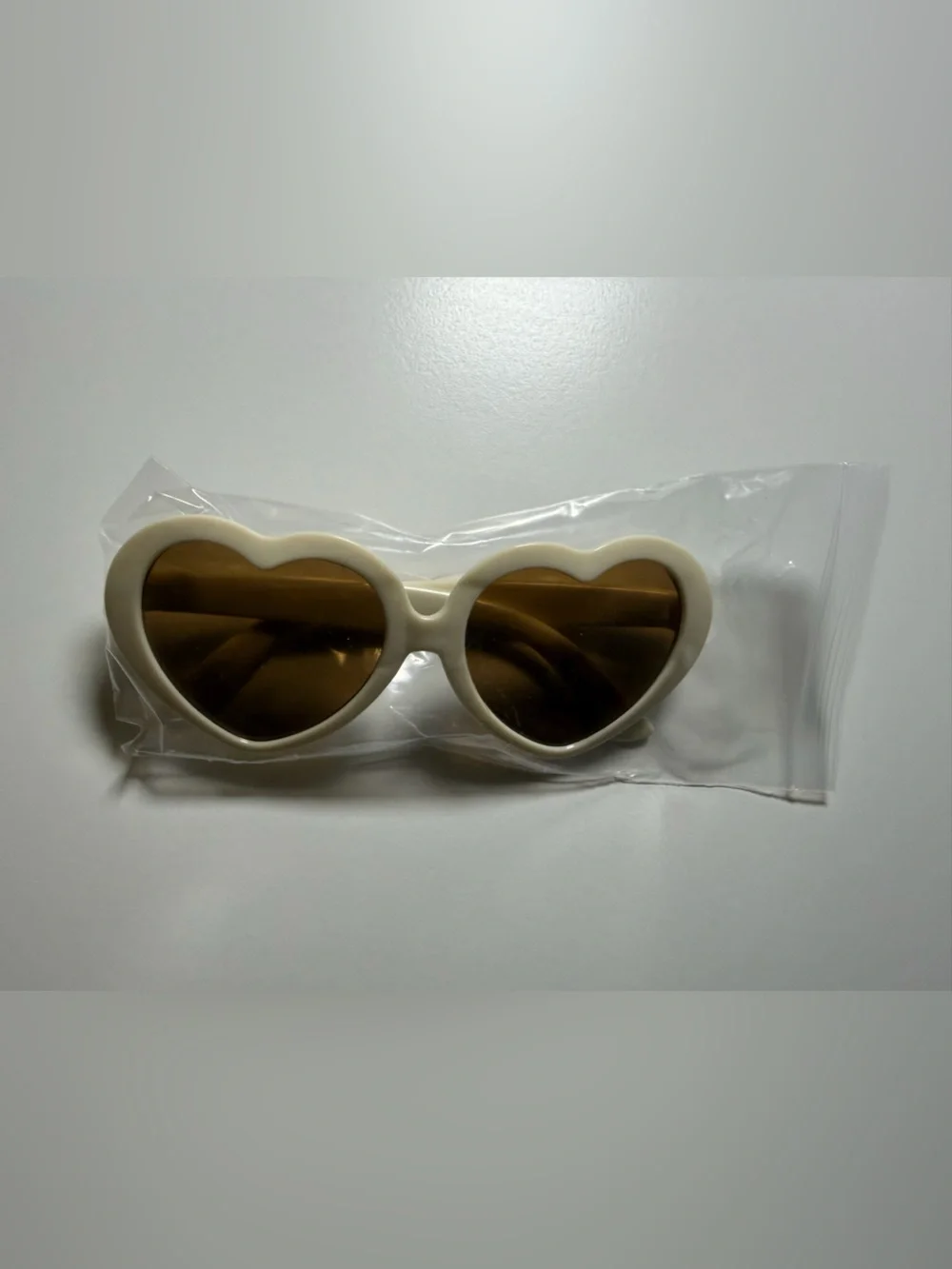 Variety/Multi Pack (4) Kids Heart Shaped Sunglasses Pink Purple Beige Gray‎